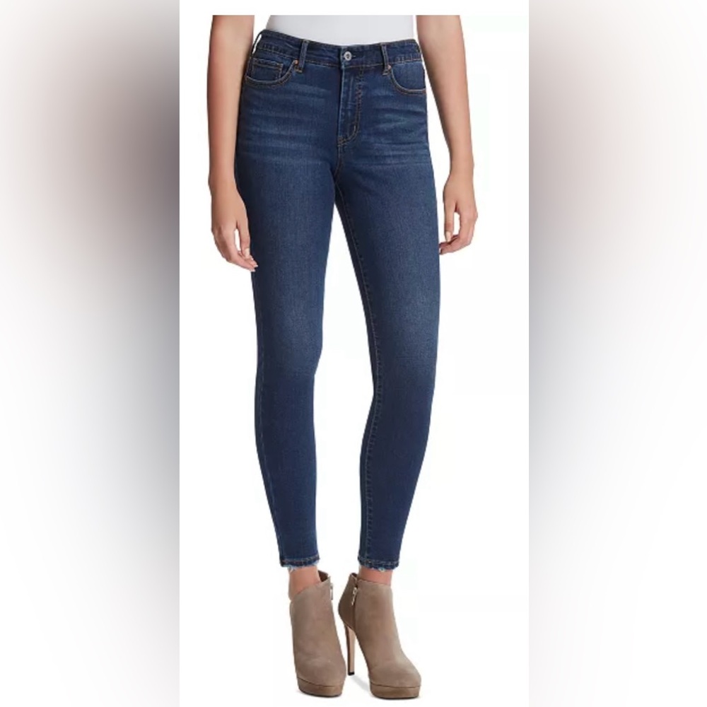 Women's Blue Jeans Jessica Simpson Size 28s Kiss me super skinny.(11)
